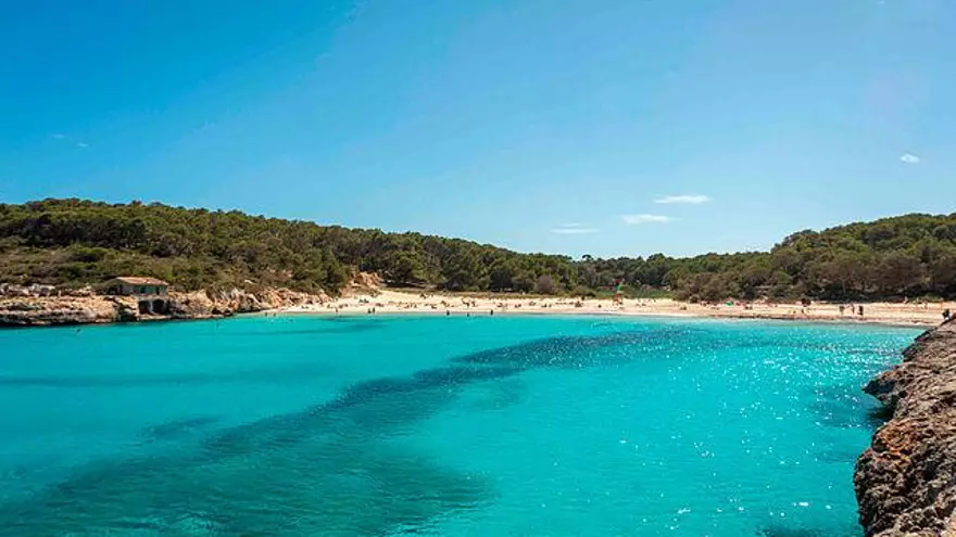 Esta playa es el secreto mejor guardado de los madrileños para refrescarse en verano: bonita, barata y a menos de una hora de la capital