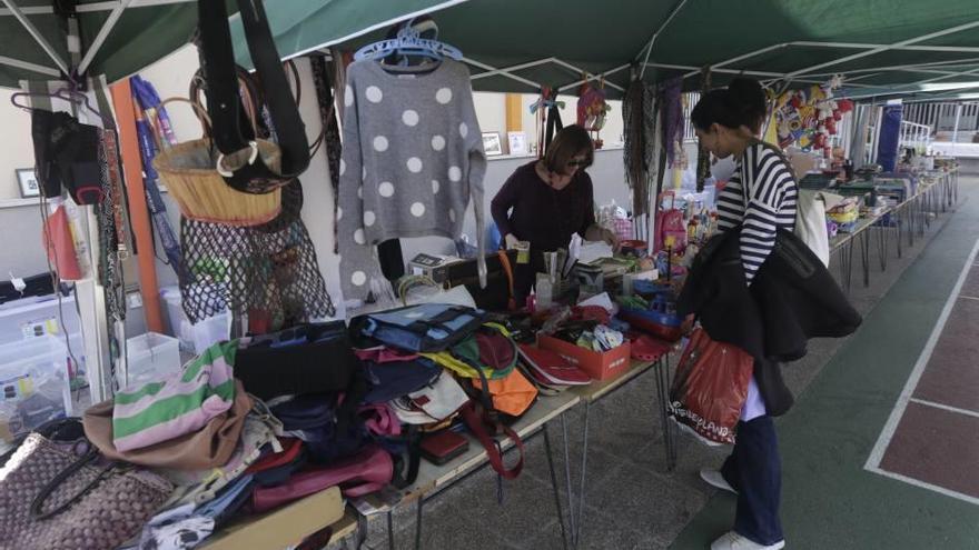 La fiesta solidaria se celebró en el centro de Reis Catòlics.