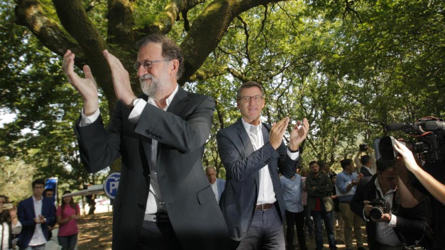 Mariano Rajoy y Núñez Feijóo esta mañana en Cotobade. // Xoán Álvarez