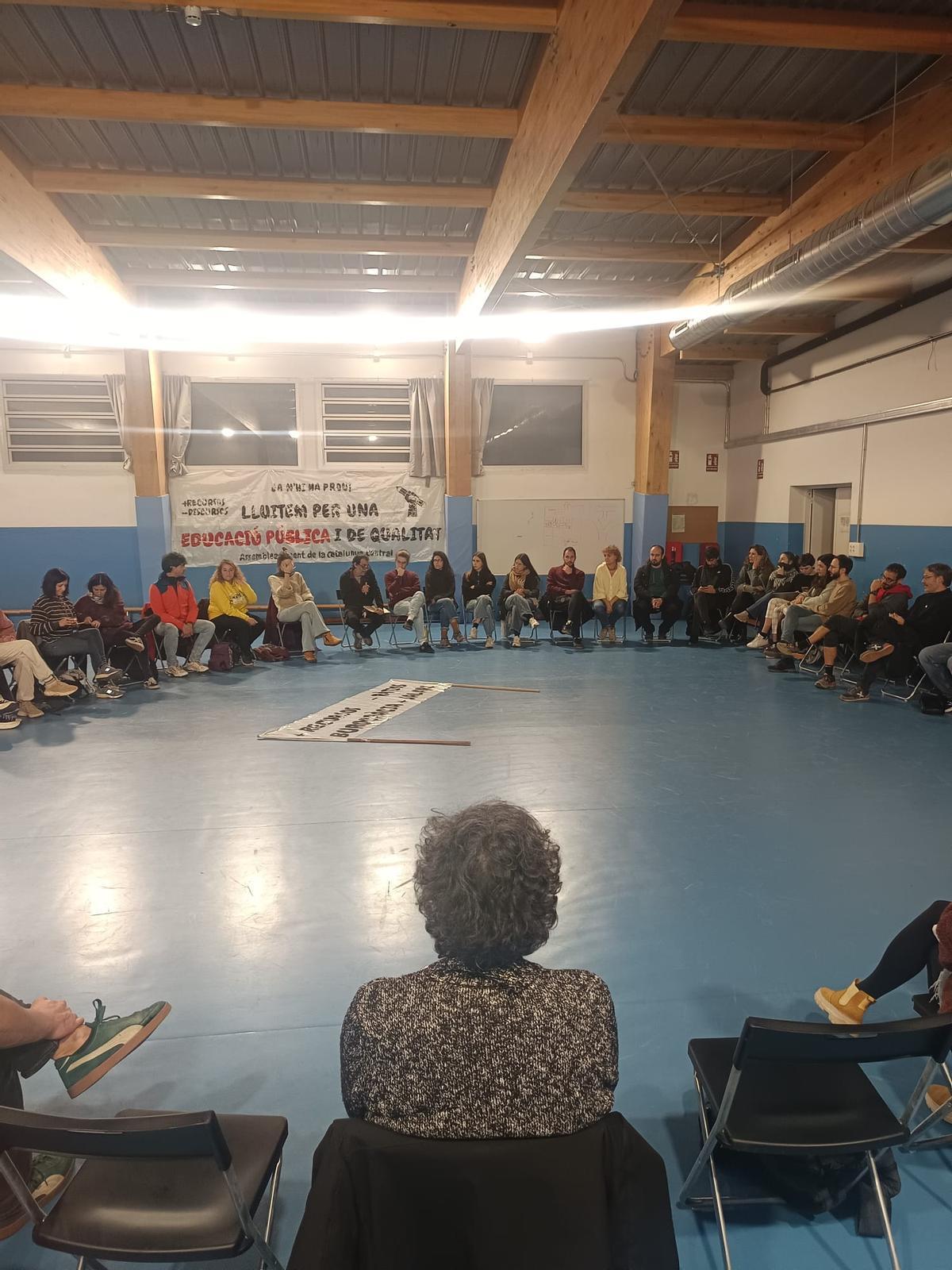 Imatge de l'assemblea a l'institut Pius Font i Quer