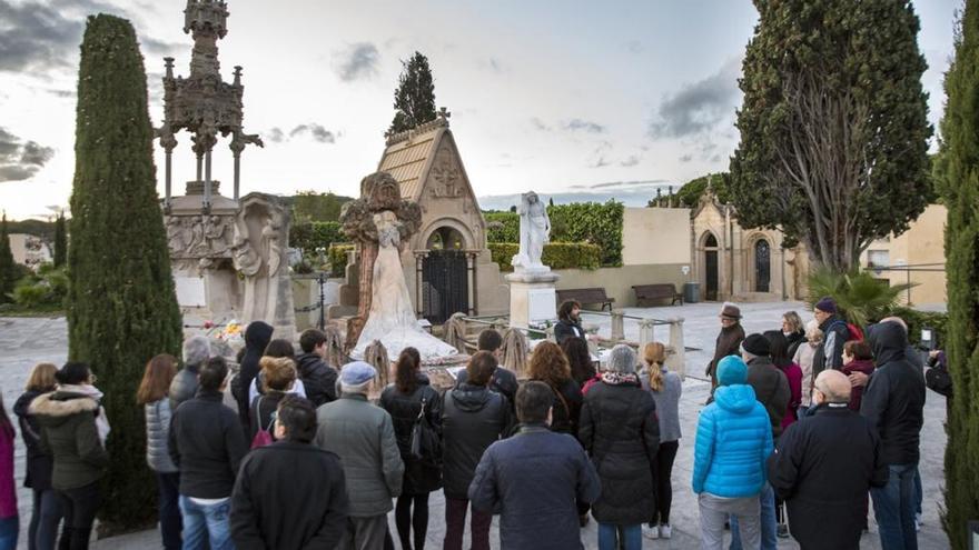 Visita al cementiri modernista de Lloret de Mar