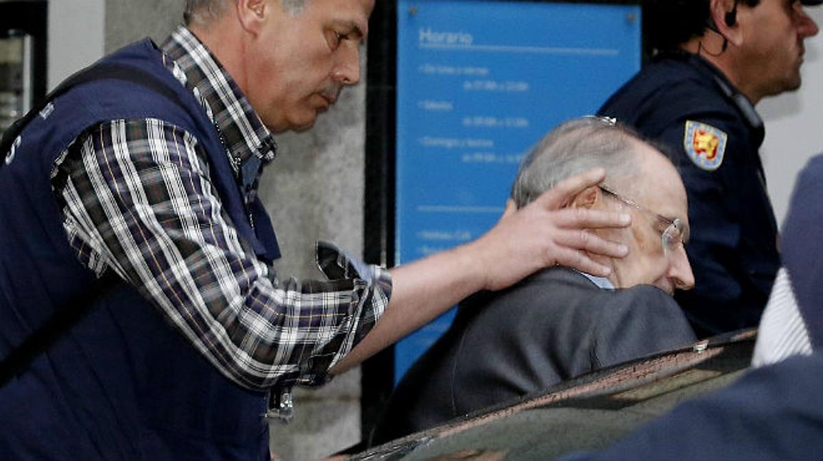 Imatges de la detenció de Rodrigo Rato a la sortida del seu domicili
