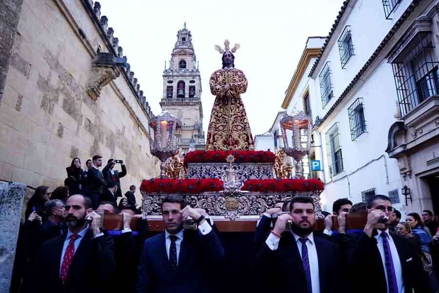 El Vía Crucis de las Cofradías en imágenes.