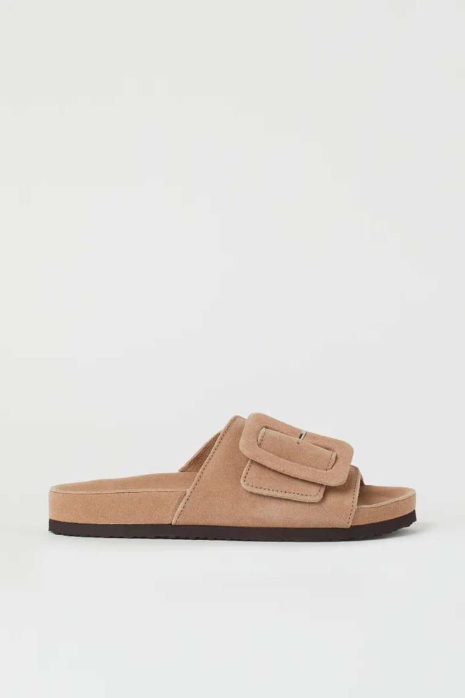 Sandalias planas con hebilla
