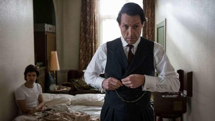 Fotograma de la serie &#039;A very english scandal&#039;.