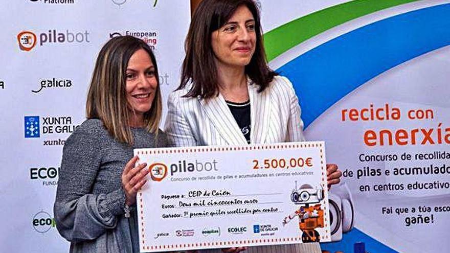 El colegio de Caión, premiado por reciclar pilas