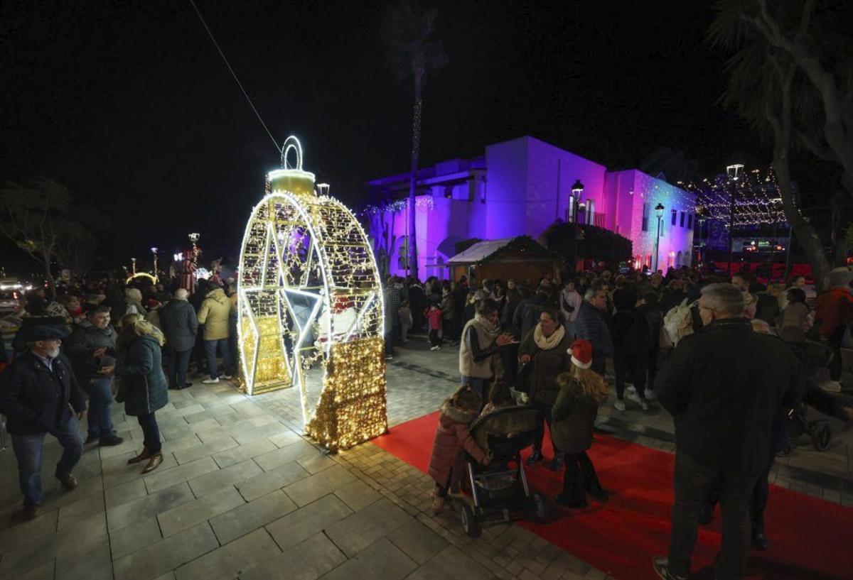 Así luce el centro de Sant Josep esta Navidad. | MARCELO SASTRE