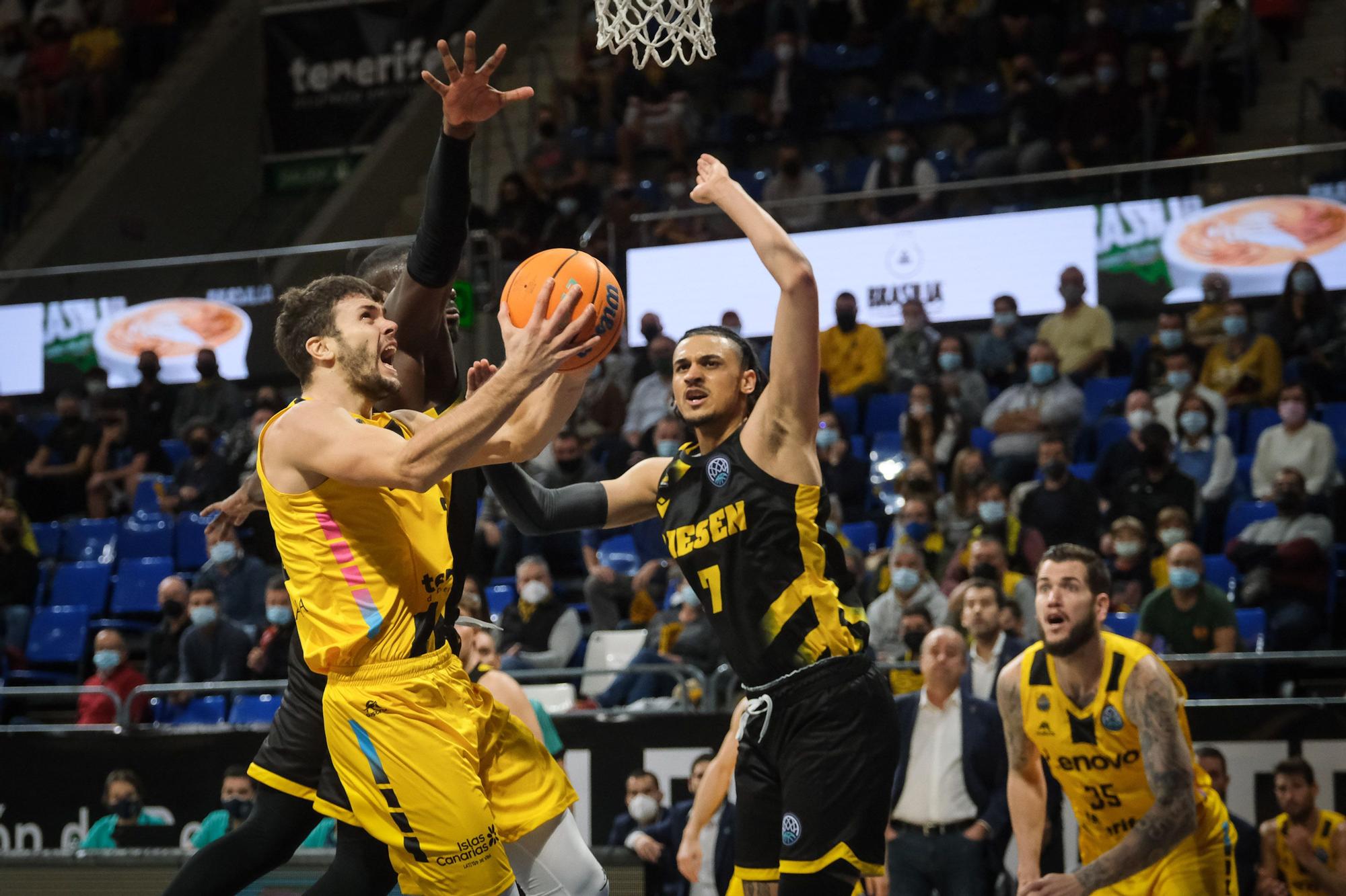 Partido Lenovo Tenerife - MHP Riesen de la Basketball Champions League.