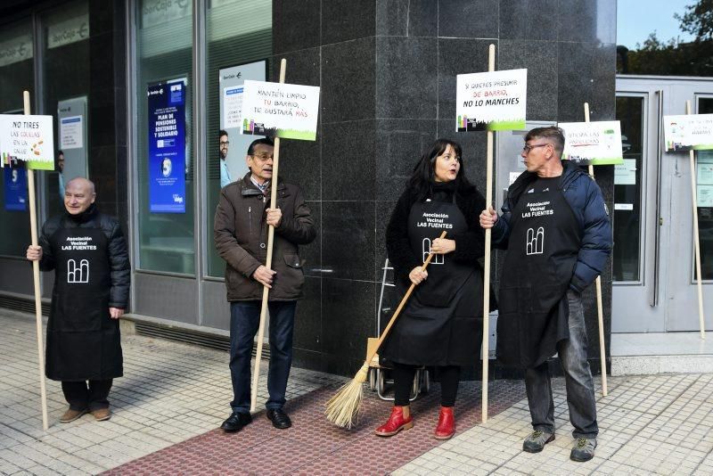 'Escobada' vecinal en Las Fuentes