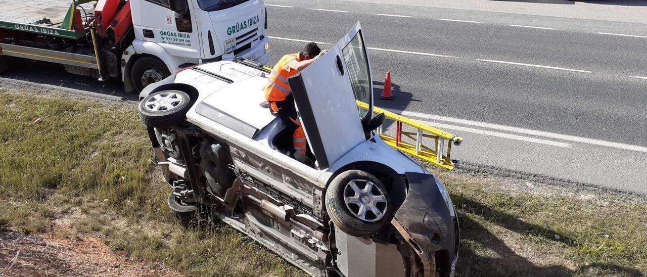 Aparatoso accidente en la carretera de Sant Josep