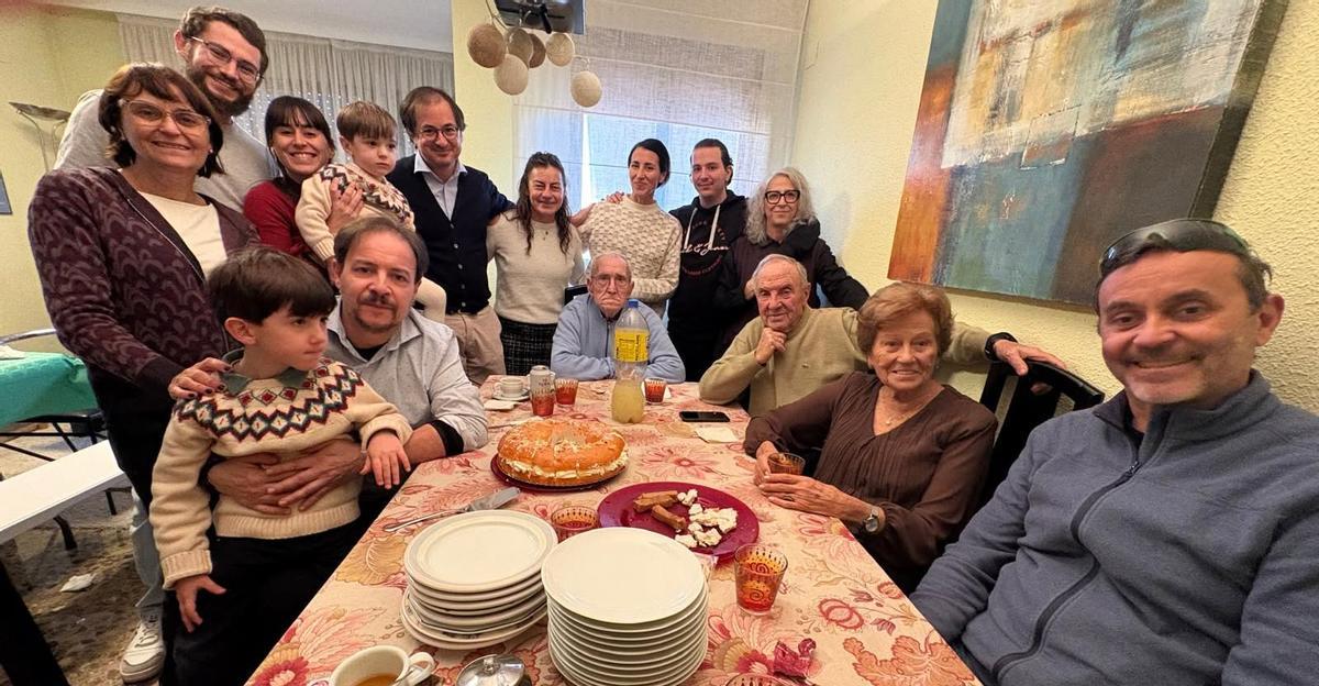 Una familia de Benicarló y Castelló, con el tradicional Roscón, donde salió la figura y el haba.