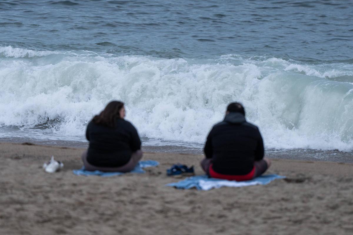 Fuerte oleaje en las playas de Barcelona