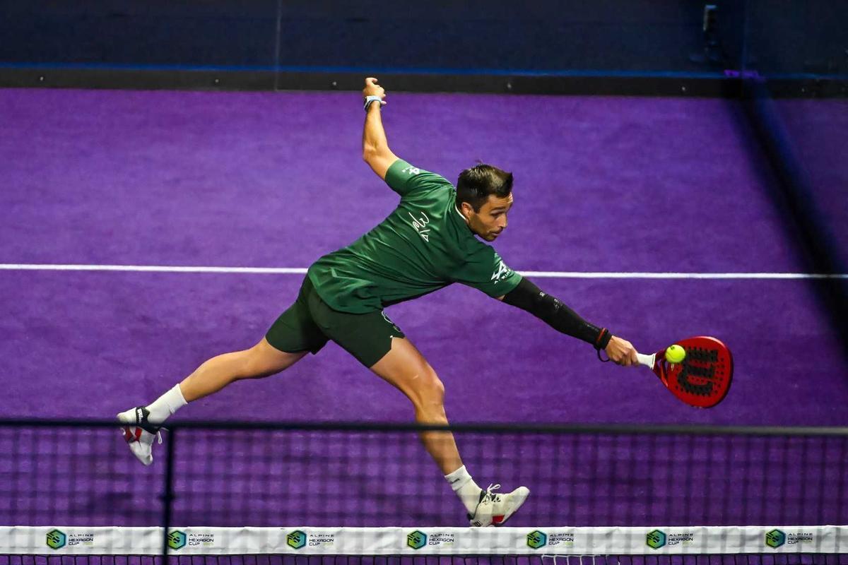 Belasteguín debutó en la Hexagon Cup con un disputado partido