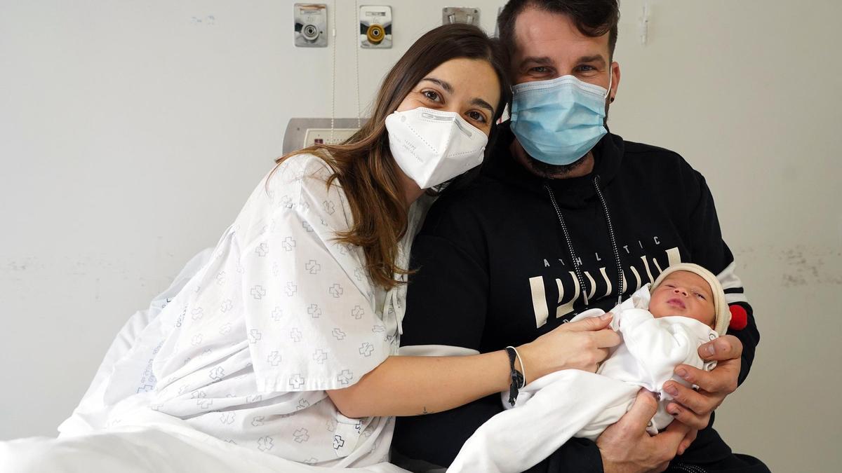 silvia y Jorge con su hijo Tristan.