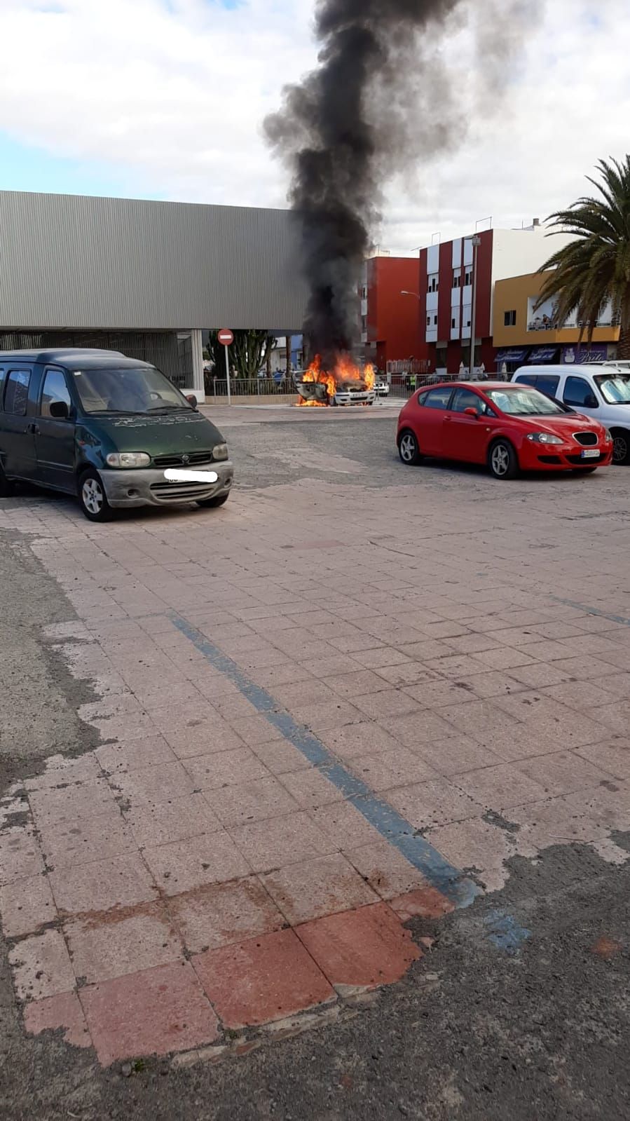 incendio veh�culo en Vecindario 4.jpeg