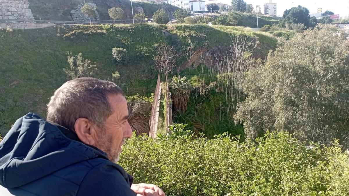 os vecinos abogan por una conexión con el vecino barrio de Parque del Sur, a través del puente del arroyo Aceiteros, escalera o ascensor.