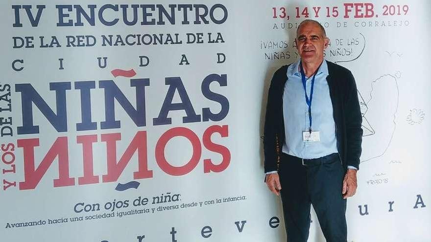 El jefe de la Policía Local de Cangas, Alberto Agulla, en el Encuentro de Ciudades de los Niños. // FDV