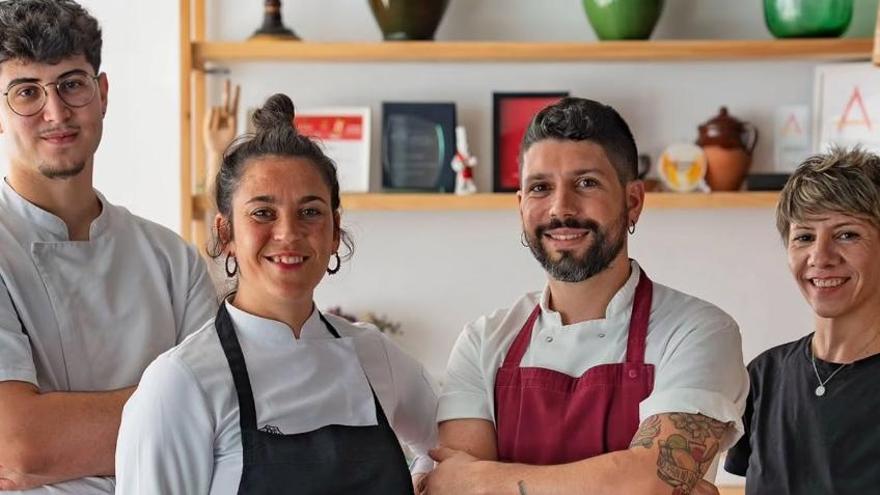 El equipo de Macarraca con Josemi Martínez y Mercedes Rincón en el centro