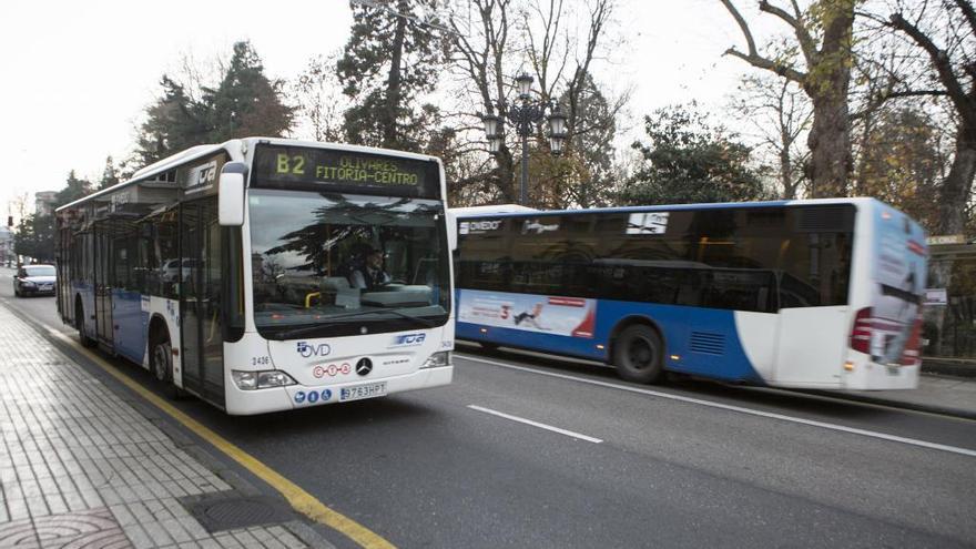 Los menores de 13 años podrán viajar gratis en los autobuses de Oviedo