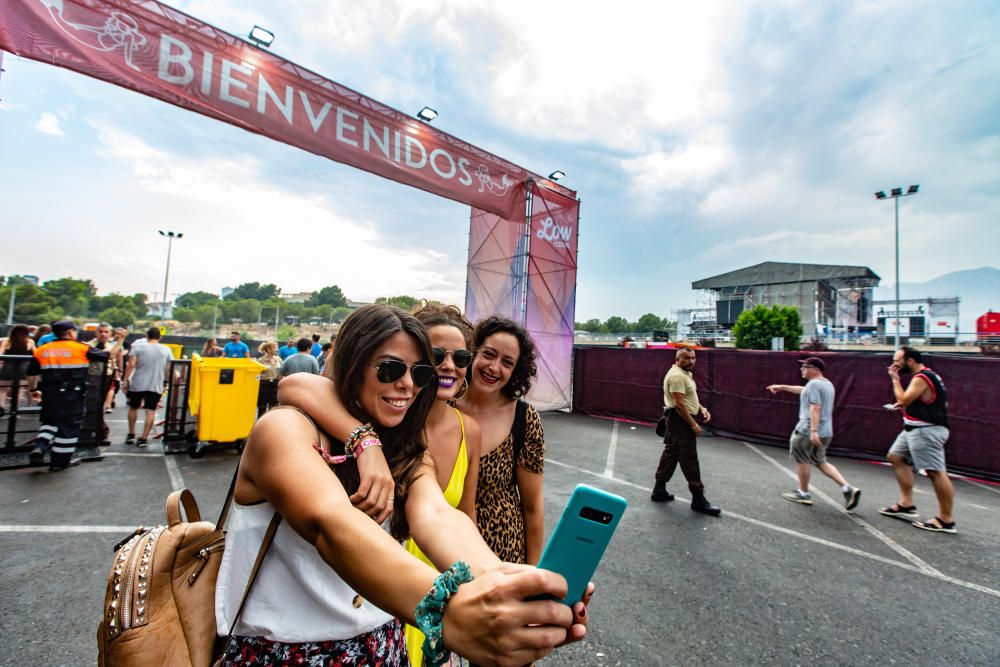 El plato fuerte de la primera jornada del festival fue la actuación de los británicos Foals al filo de la medianoche.