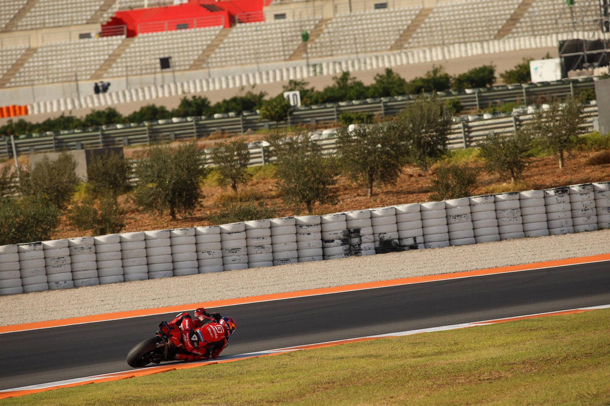 Primeras imágenes de Marc Márquez entrenando con la Ducati en Cheste