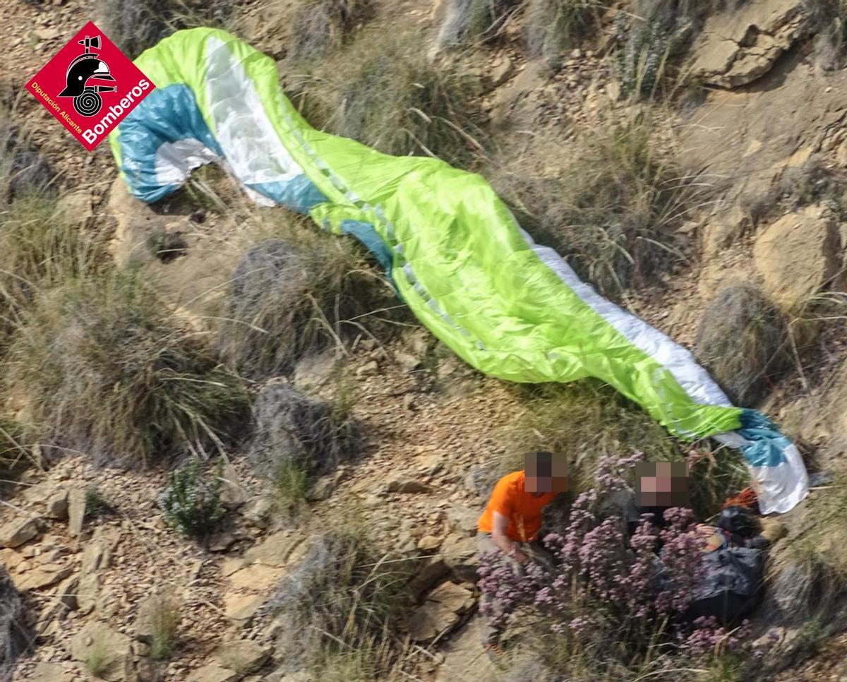 Imagen del parapente facilitada por el Consorcio provincial de Bomberos de Alicante.