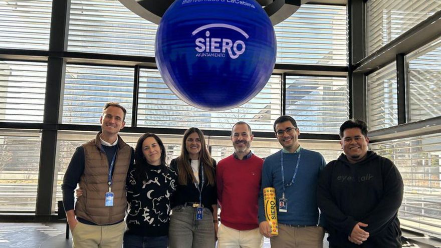 Siero se fija en &quot;La Cabina&quot;, el centro de demostración de innovación tecnológica de Telefónica