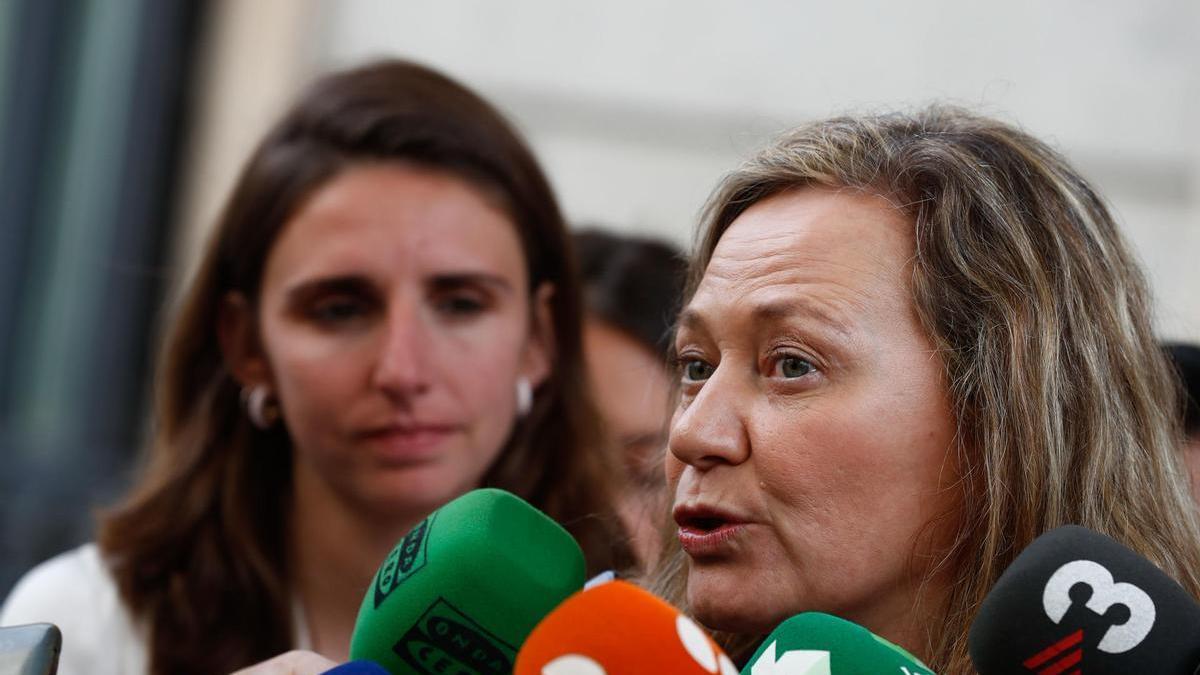 La delegada del Gobierno Contra la Violencia de Género, Victoria Rosell, ofrece declaraciones a los medios para explicar las enmiendas de Unidas Podemos a la Ley de Libertad Sexual, este lunes en el Congreso.