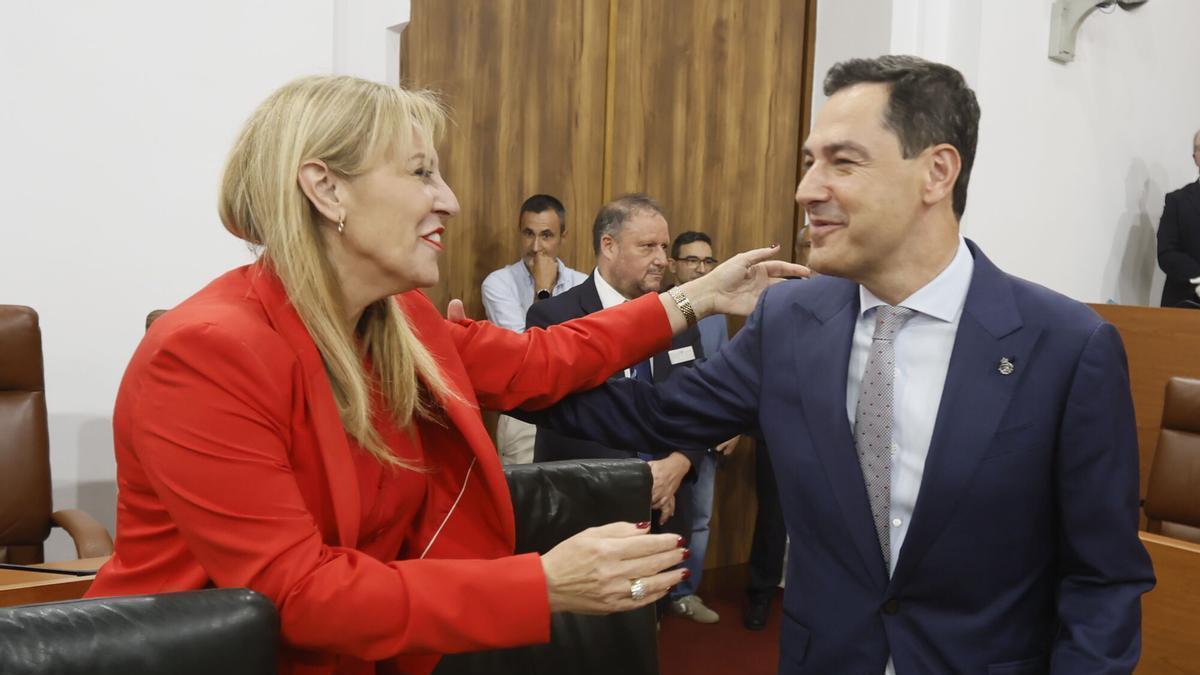La consejera Carolina España felicita a Juanma Moreno tras su investidura