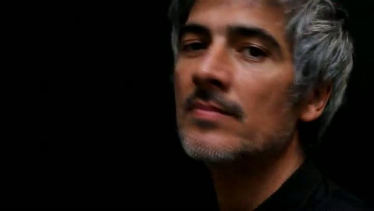 Josep Abril, dissenyador, al barri de Gràcia
