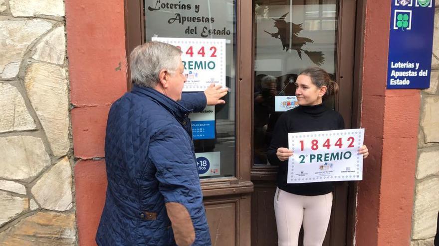 Ana Belén García celebra el segundo premio en la administración de Caborana.