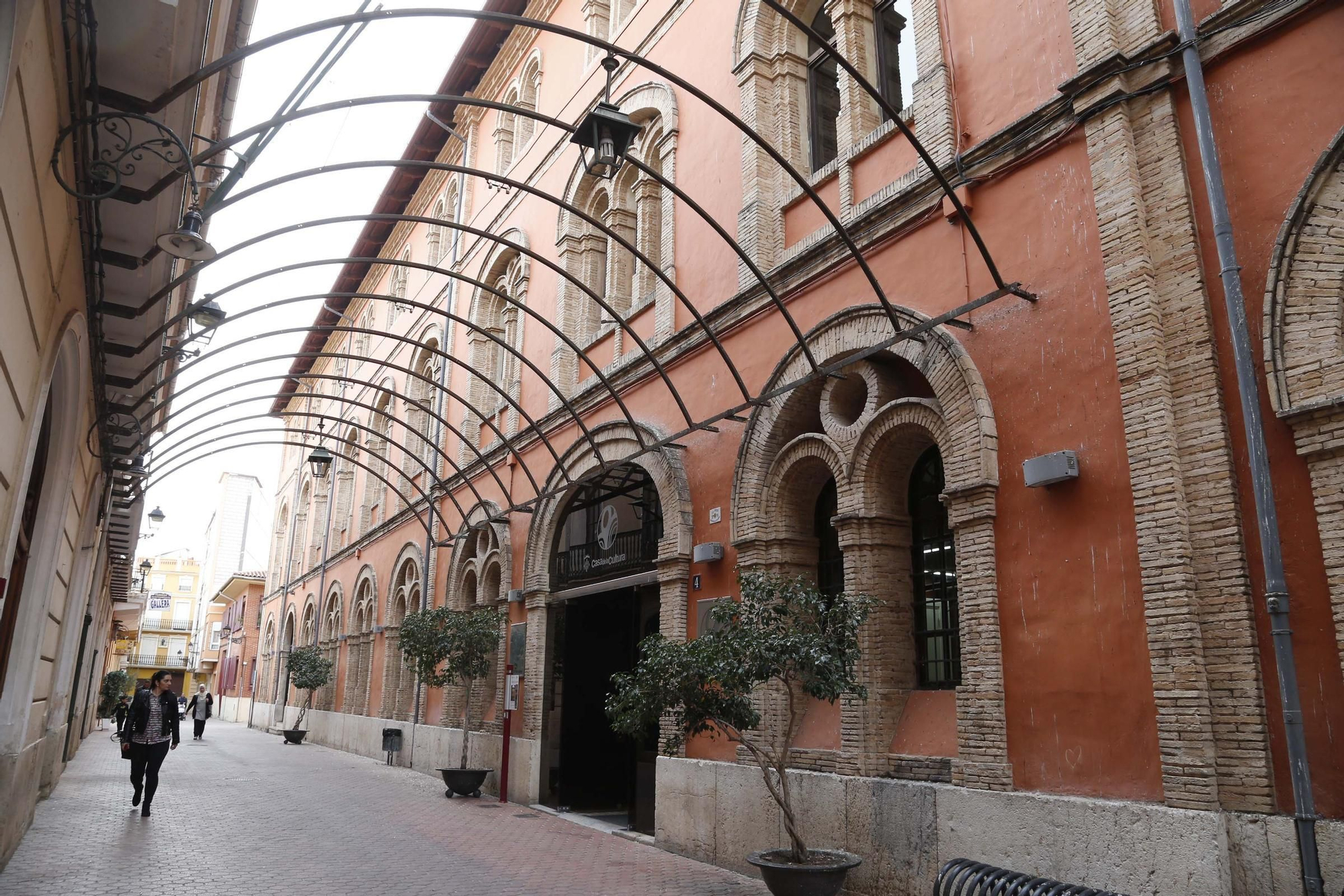 La Casa de la Cultura, en la calle de las Escuelas Pías.jpg