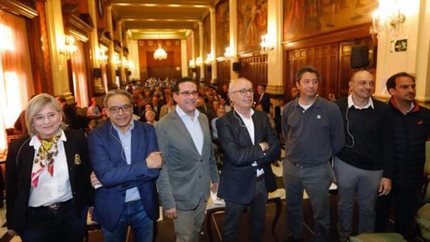 Peris, Mata, Bellver, Benlloch (moderador), Barrera, Trenco y Hurtado, ayer en el debate taurino.