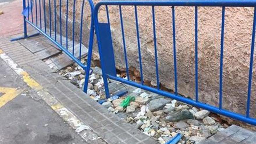 Denuncian el deplorable estado de una calle en Campoamor