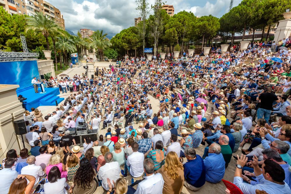 Cerca de 800 personas llenan el auditorio Óscar Esplá del parque de L''Aigüera de Benidorm en el mitin de Pablo Casado