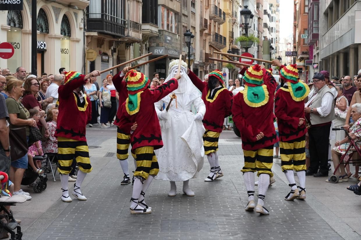 Castelló recibe con honores al Santísimo en la procesión del Corpus Christi