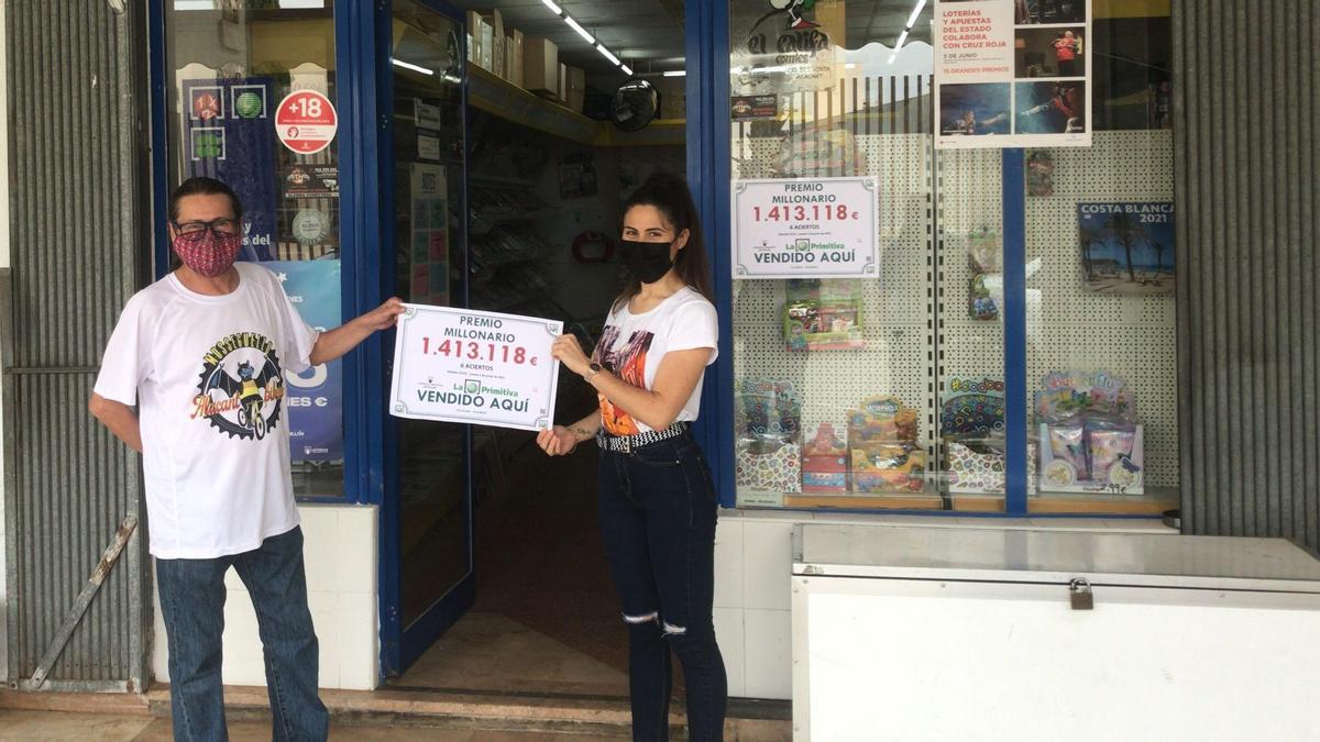 El kiosco del Centro Venecia (cuyo dueño es Julio Penalva, en la foto) ha dado un premio de 1.413.000 euros por un boleto de 6 aciertos