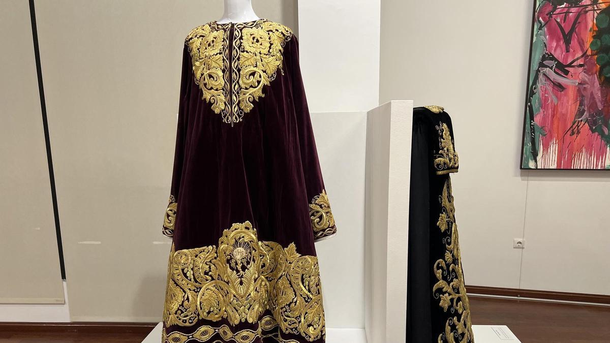 La muestra exhibe piezas emblemáticas del patrimonio de la hermandad.