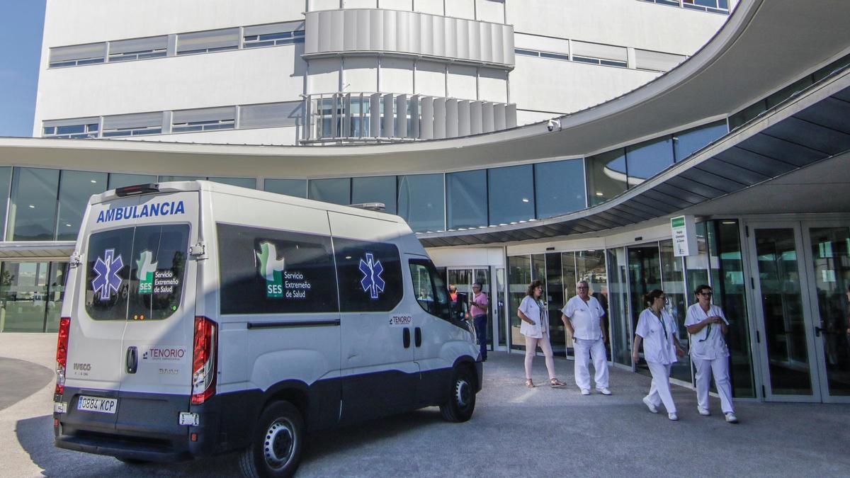 Imagen de la entrada al hospital Universitario de Cáceres.