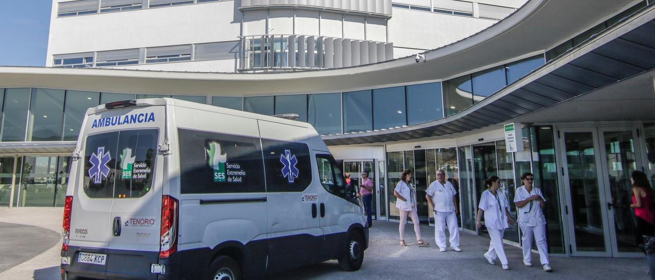 Imagen de la entrada al hospital Universitario de Cáceres.