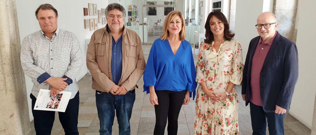 Representantes del Concello, CaixaBank, AFAGA y MARCO ayer en la presentación. | // M.G.BREA
