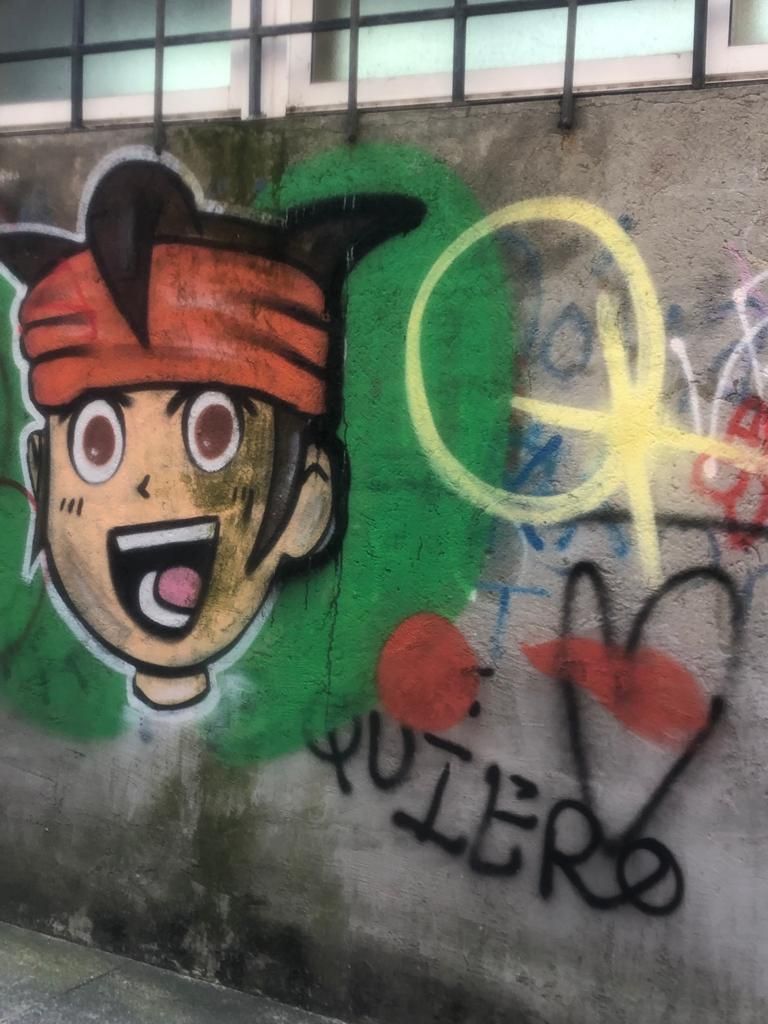 Grafitis románticos en A Estrada