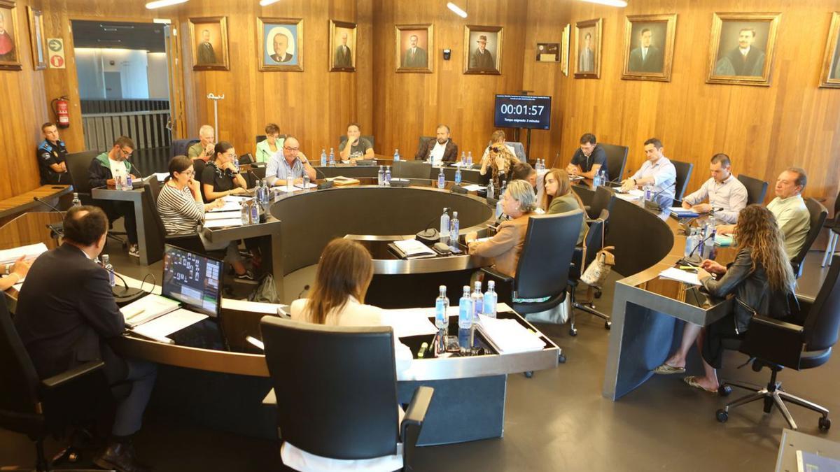 La corporación, durante el debate del plan de acción de la Agenda Urbana. |   // BERNABÉ/BÁRBARA CUIÑA