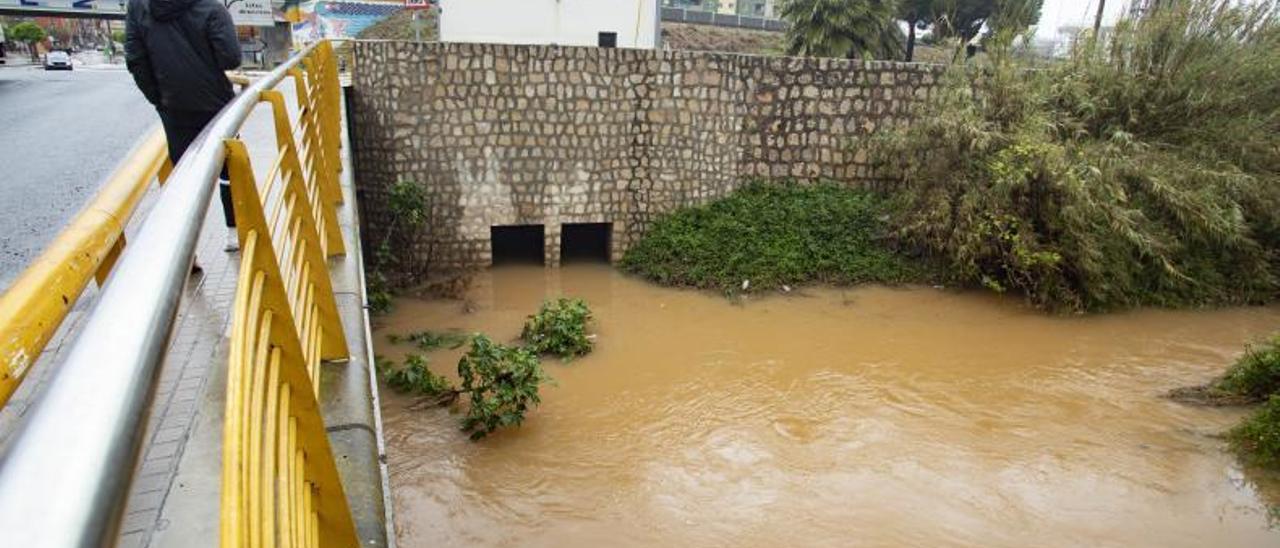 Imagen que ofrecía el Barranc de la Casella desde el Pont de Xàtiva en la última crecida. | PERALES IBORRA