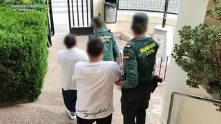 Atrapan en Calp a una pareja que robó a base de "abrazos cariñosos" relojes de lujo y joyas por valor de 140.000 euros
