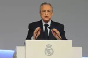 Florentino trenca el seu silenci sobre el cas Negreira i cita la seva junta per estudiar mesures