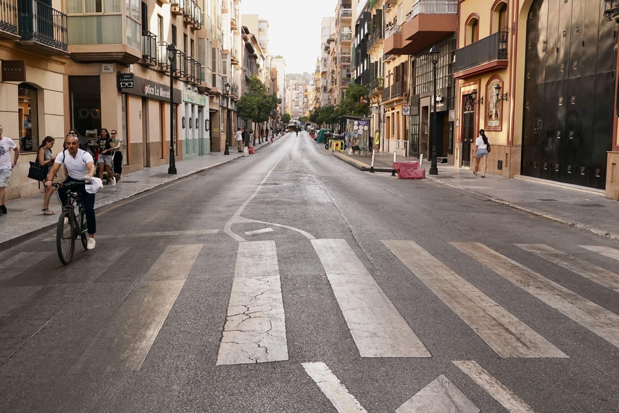 Vista de la calle de la Victoria, que permanecerá cerrada por mantenimiento en la red de saneamiento