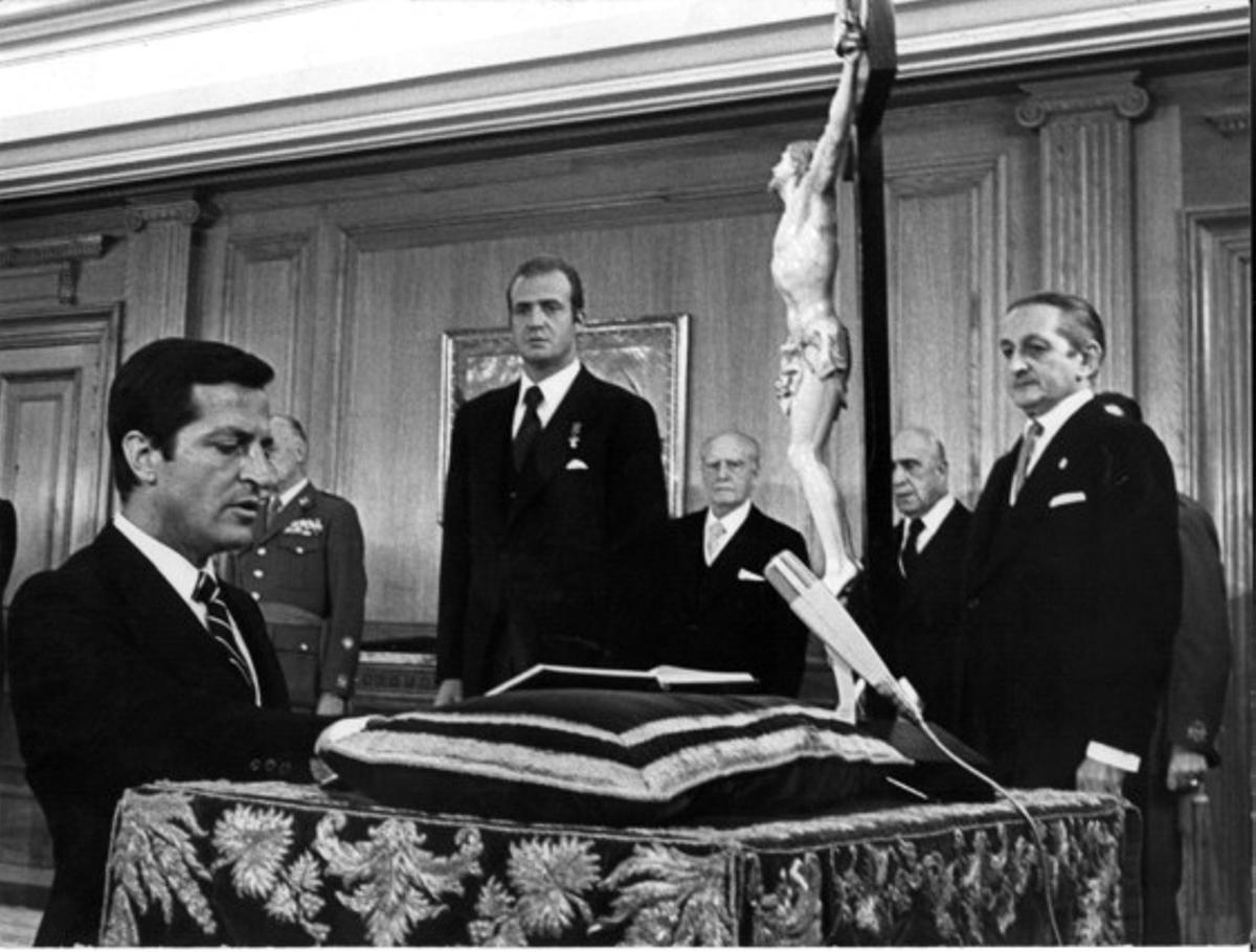 5 de juliol de 1976: Suárez jura com a president del Govern al palau de la Zarzuela.