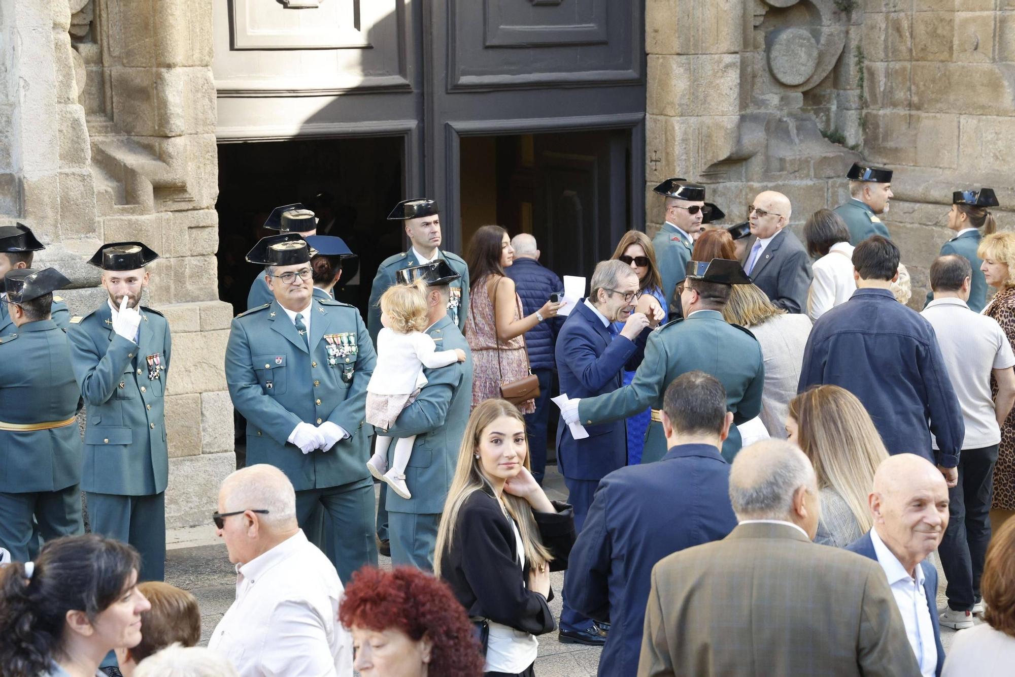 Imágenes del homenaje de la Guardia Civil a la Virgen del Pilar en el convento de San Francisco