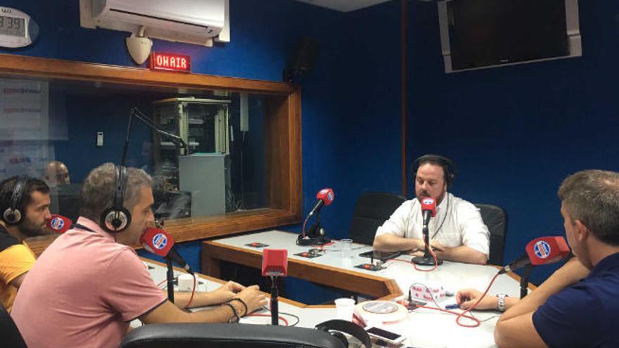 El concejal de Fiestas, Andrés Martín Casanova, ayer en Radio Marca Tenerife.